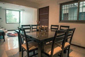 Dining - Exclusive full department - Avenida Emilio Civit 157 (Mendoza)