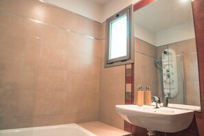 Duschwanne, Bidet, Handtücher