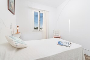 4 bedrooms, iron/ironing board, free WiFi, bed sheets - XARUS 2 - Apartment with sea views in Es Barcarès (Alcúdia). Free WiFi (Alcúdia)
