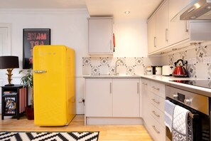 Kühlschrank, Ofen, Herdplatte, Geschirrspüler