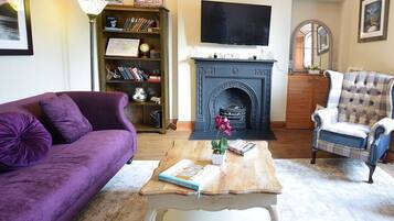 TV, fireplace, offices