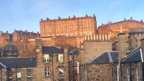A historic building with multiple stories, a prominent tower, and a dome structure. - Castle View Vintage Retreat (Edinburgh)