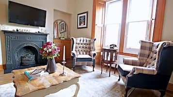 TV, fireplace, offices
