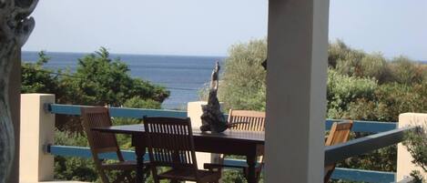 تناول الطعام بالخارج