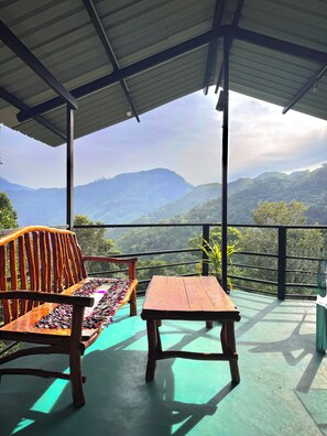 Terrace/patio - very good resort  (Ella)