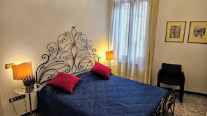 2 habitaciones, tabla de planchar con plancha, wifi y ropa de cama