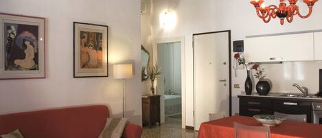 テレビ、DVD プレーヤー、ステレオ