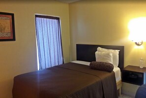 Standard Single Room, Non Smoking | Premium bedding, down comforters, desk, iron/ironing board - Hotel Centro Express (San Juan de Sabinas)