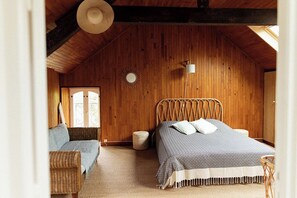 4 chambres, fer et planche à repasser, lit de bébé portatif