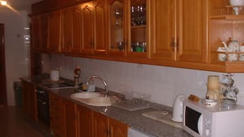 Fridge, microwave, oven, coffee/tea maker