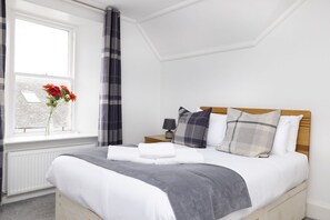 2 bedrooms, iron/ironing board, WiFi, bed sheets - Cosy Flat in the Heart of Edinburgh (Edinburgh)