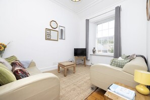 TV, offices - Cosy Flat in the Heart of Edinburgh (Edinburgh)