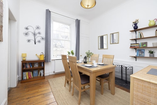 Cosy Flat in the Heart of Edinburgh