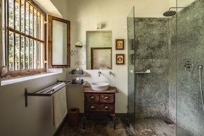 Combined shower/bathtub, towels, soap