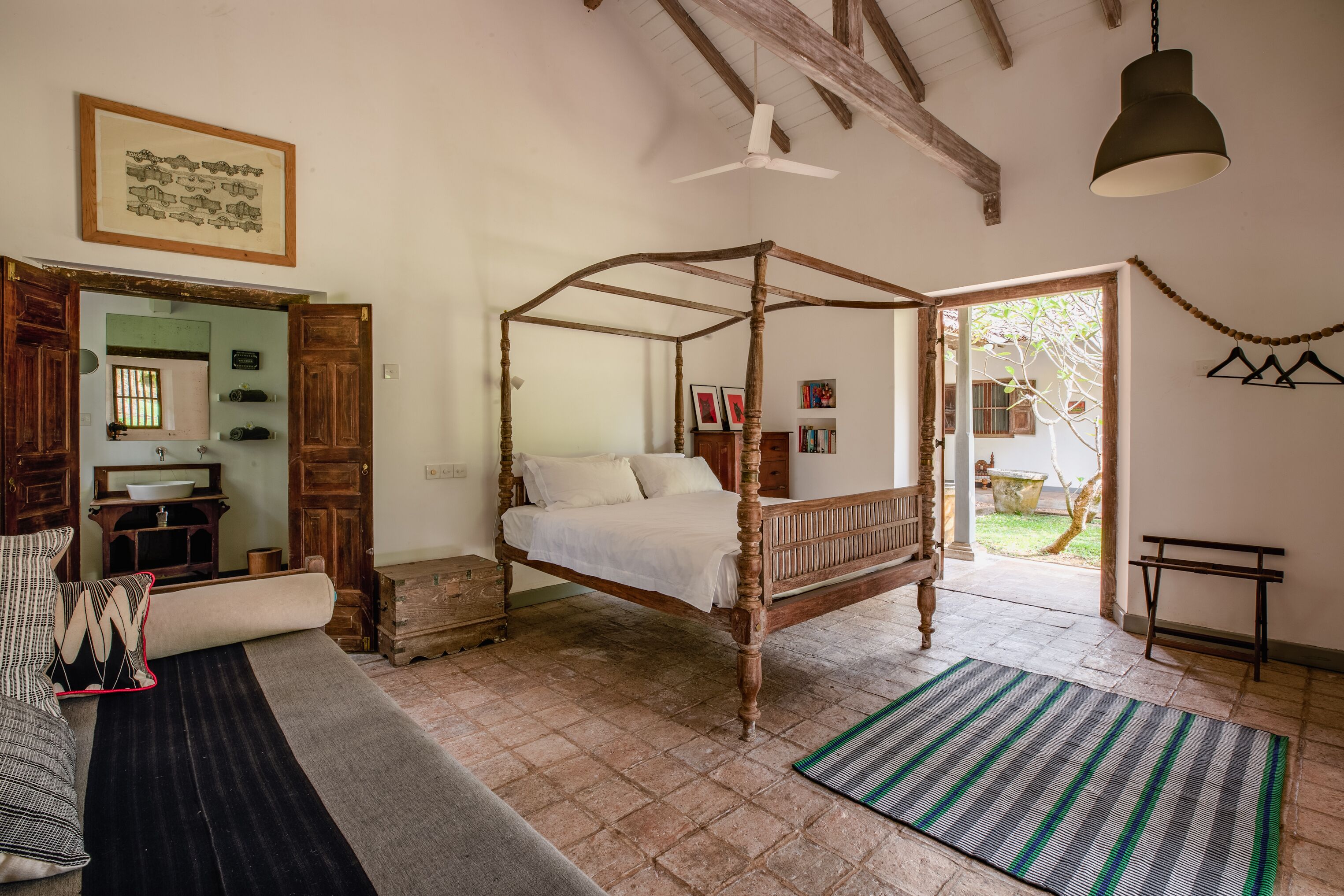 5 bedrooms, iron/ironing board, free WiFi, bed sheets