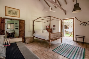 5 bedrooms, iron/ironing board, free WiFi, bed sheets - Beautiful Staffed 5 Bedroom Villa, Very Personal Touch Overlooking Paddy Fields (Pitiduwa in Talpe Pattuwa)
