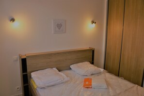 1 bedroom, iron/ironing board, travel cot, WiFi