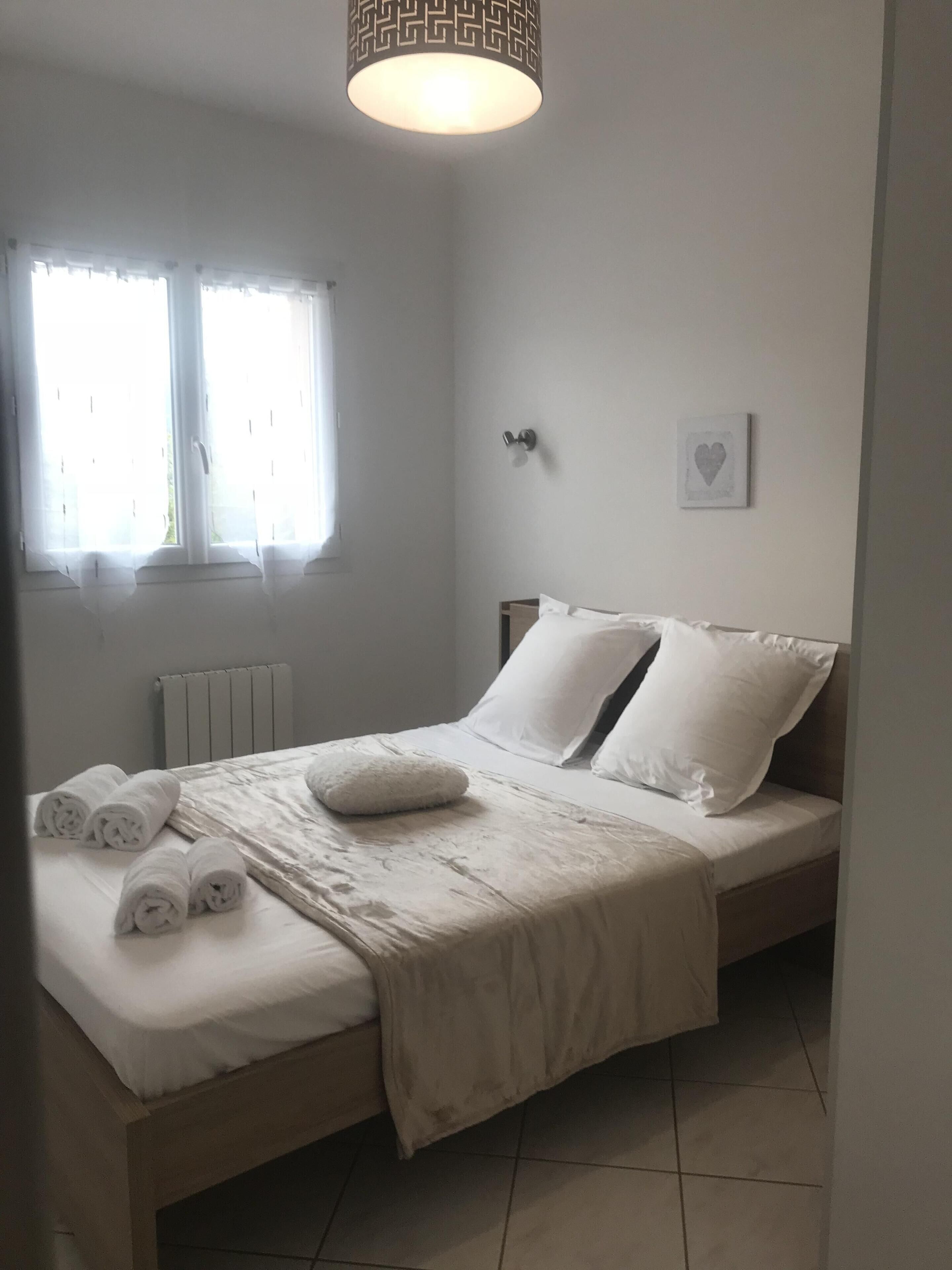 1 chambre, fer et planche à repasser, lit parapluie, Wi-Fi