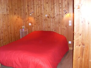 4 chambres, fer et planche Ă repasser