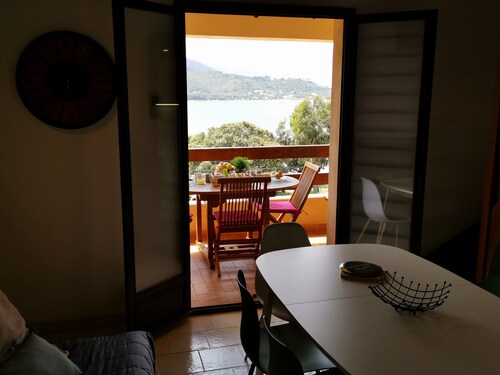 F2, aire acondicionado, vista al mar, a 100 m de la playa