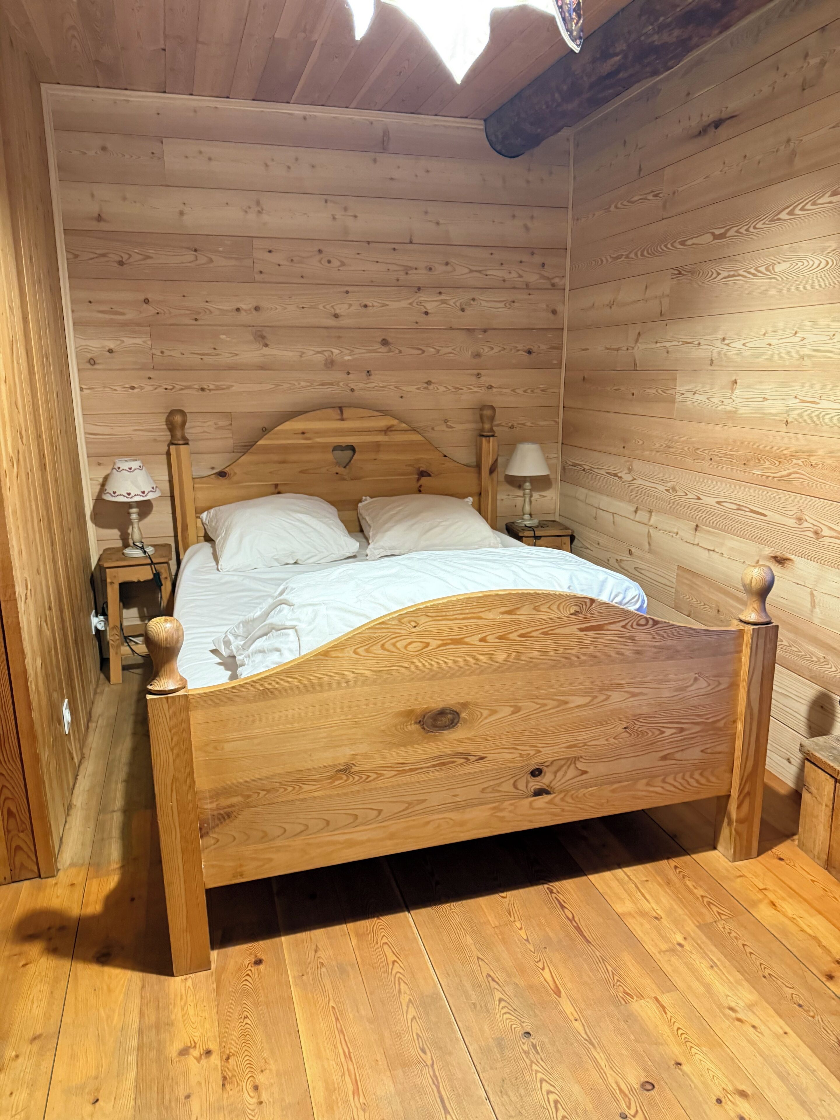 3 bedrooms, iron/ironing board, WiFi (free)
