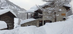 Exterior - A natural interlude in the heart of the Queyras, sauna (Saint-Véran)