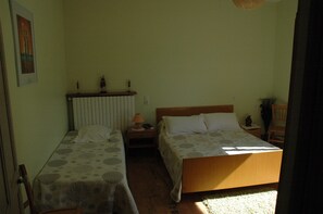 2 chambres, fer et planche à repasser, lit parapluie, Wi-Fi gratuit