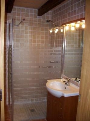 Douche, sèche-cheveux