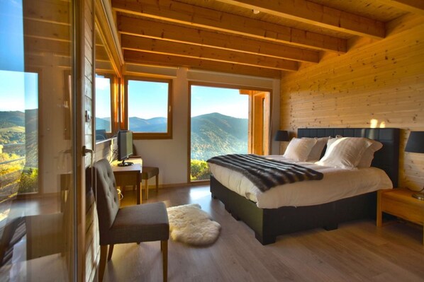 5 chambres, fer et planche à repasser, Wi-Fi, draps fournis