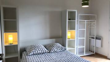 3 slaapkamers, een strijkplank/strijkijzer, wifi, beddengoed