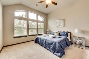 3 slaapkamers, een bureau, een strijkplank/strijkijzer, gratis wifi