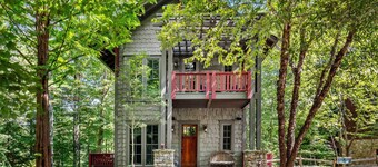 Owl's Nest - 2/2.5, Luxurious, Pet Friendly Home