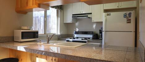 Fridge, microwave, stovetop, dishwasher