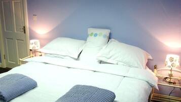 2 bedrooms, desk, iron/ironing board, travel cot