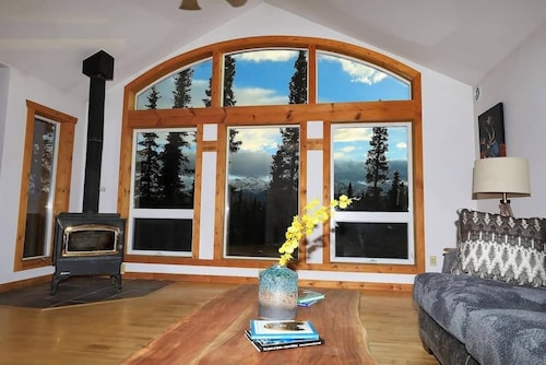 3 Bedroom Home with Amazing Views 11 mi from Denal