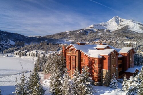 THE Ideal Skier Location! Minutes from the lifts!