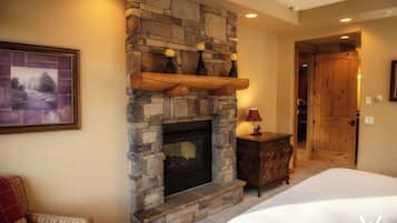 3 bedrooms, iron/ironing board, travel cot, WiFi