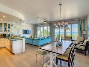 Dining area - Beautiful beach house! (St Pete Beach)