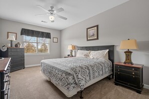 3 sovrum, skrivbord, strykjärn/strykbräda och wi-fi