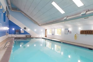 Piscina interna, piscina aquecida