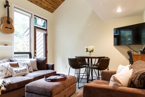 Smart-TV, Kamin, DVD-Player, Tischtennisplatte