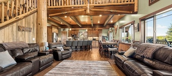 Yellowstone 6 Bed + Loft 3 täyttä kylpyammetta, kuuma kylpyamme, vuodepaikkoja 23