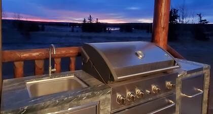 Yellowstone 6 Bed 6 Baths+ 2 Bedroom Apartment Optional, HOT TUB, Sleeps 25