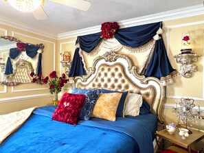 8 室のベッドルーム、セーフティボックス (室内)、デスク、アイロン / アイロン台