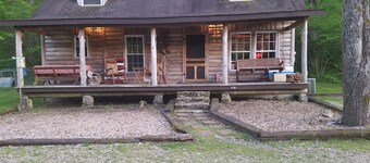 Rustic and unique Mountain vacation cabin no cleaning fees