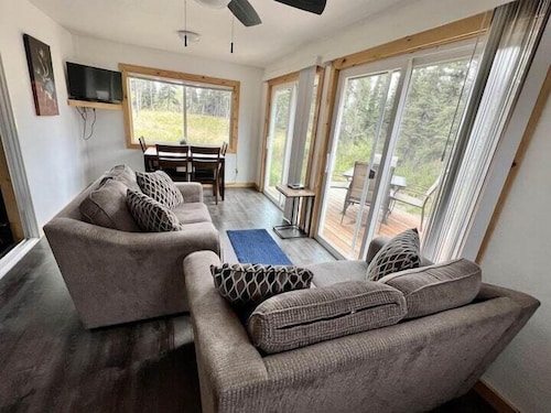 2 King Bedrooms each with full bath, Amazing Views