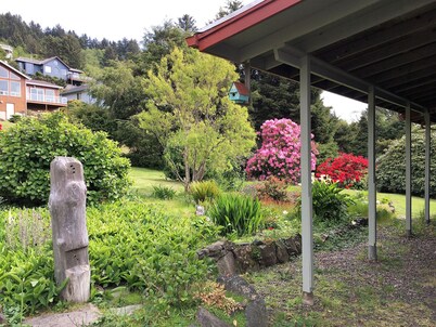Oceanview- Family and Pet Friendly - Tidepools across street 