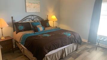 Bureau, fer et planche Ă repasser, Wi-Fi, draps fournis