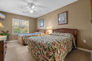 3 slaapkamers, een bureau, een strijkplank/strijkijzer, wifi