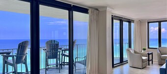 Penthouse Views Luxury Gulf Front Condo, free high speed WiFi & Beach Chairs inc